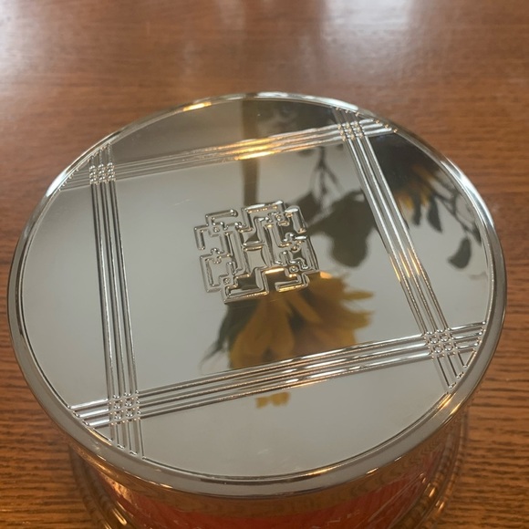 Homeworx Slatkin + Co. Candy Cane Martini Four Wick Glass Jar Candle - Picture 2 of 5